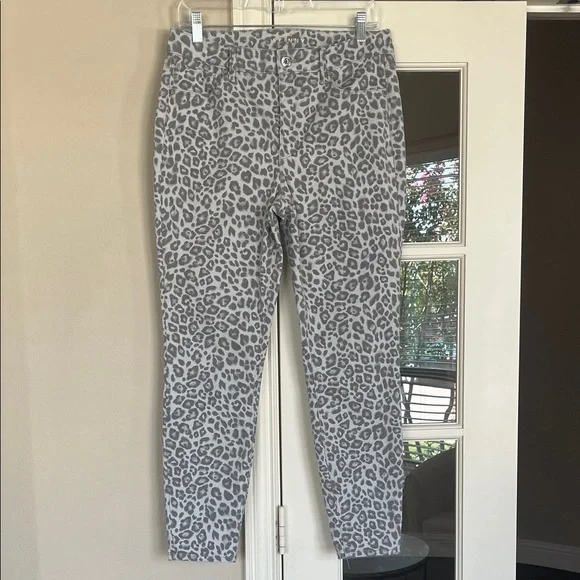 White House Black Market Gray Leopard Skinny Jeans - Picture 14 of 14